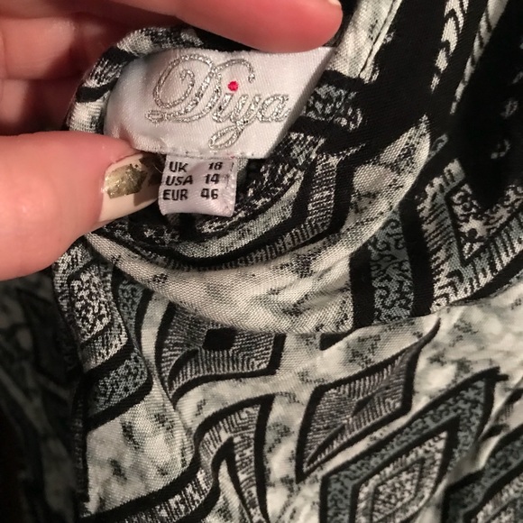 Scoop back long sleeve tunic - Picture 3 of 3